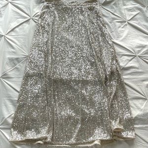 h&m sequin midi skirt! 🤍